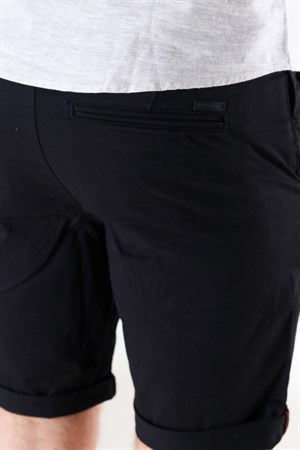 JACK&JONES ΒΕΡΜΟΥΔΑ CHINO ΜΑΥΡΟ ΜΕ ΠΛΑΓΙΑ ΤΣΕΠΗ ΚΑΙ ΡΕΒΕΡ ΣΤΟ ΤΕΛΕΙΩΜΑ SLIM FIT
