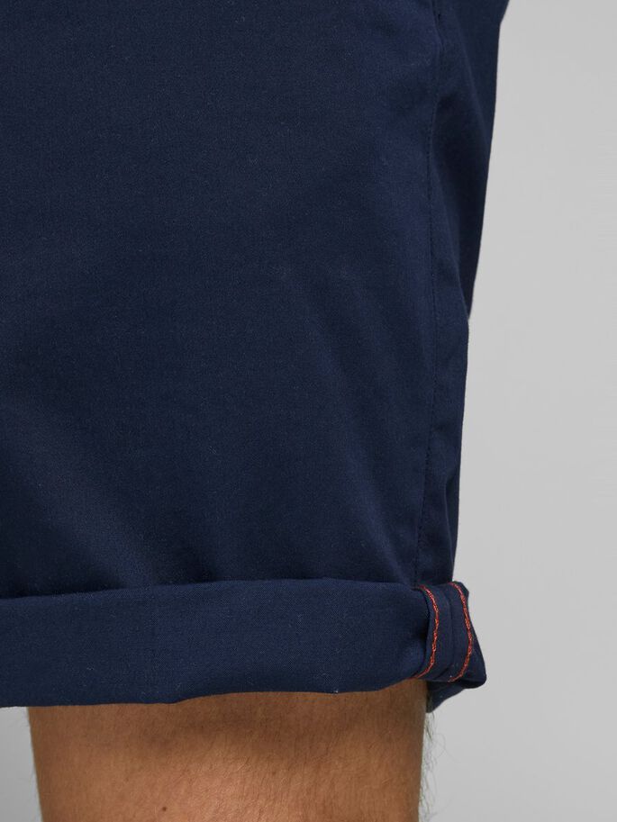 JACK&JONES ΒΕΡΜΟΥΔΑ CHINO ΜΠΛΕ ΜΕ ΠΛΑΓΙΑ ΤΣΕΠΗ ΚΑΙ ΡΕΒΕΡ ΣΤΟ ΤΕΛΕΙΩΜΑ SLIM FIT